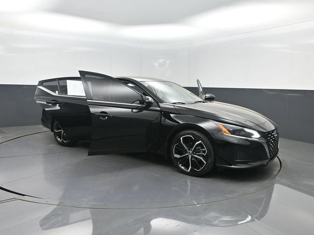 2023 Nissan Altima 2.5 SR Sedan - 22993277 - 36
