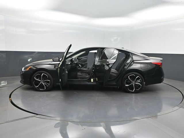 2023 Nissan Altima 2.5 SR Sedan - 22993277 - 37