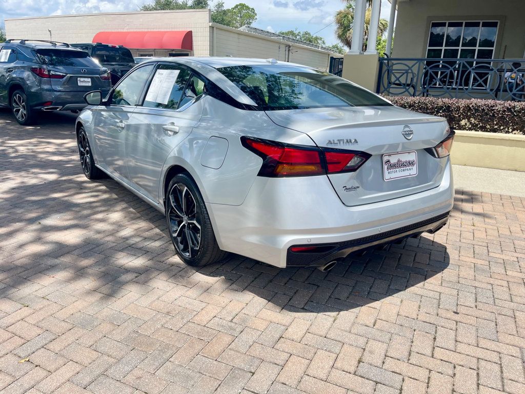 2023 Nissan Altima 2.5 SR photo 3