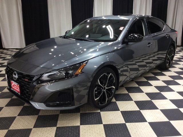 2023 Nissan Altima 2.5 SR Sedan - 22945202 - 2