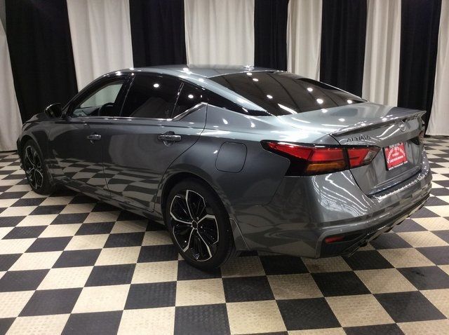 2023 Nissan Altima 2.5 SR Sedan - 22945202 - 3