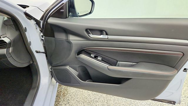 2023 Nissan Altima 2.5 SR Sedan with Premium Package - 22978778 - 24