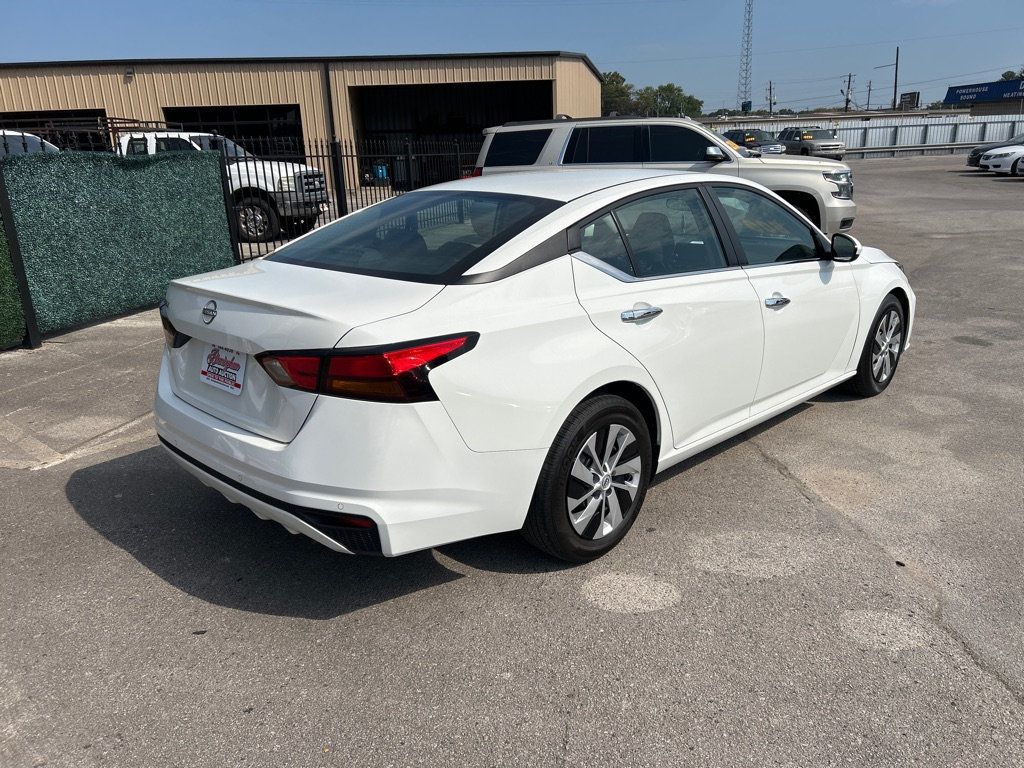 2023 Nissan Altima 2.5 photo 4