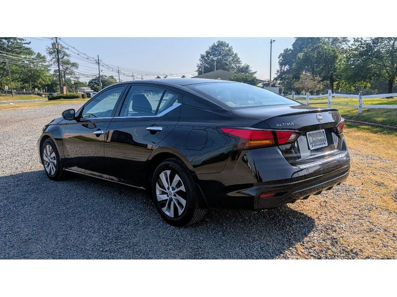 2023 Nissan Altima 2.5 photo 3