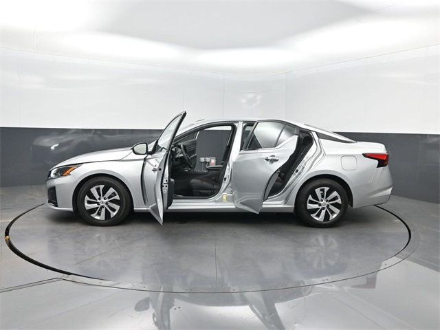 2023 Nissan Altima 2.5 photo 32