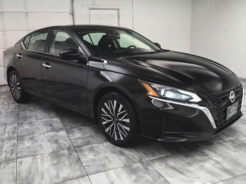 2023 Nissan Altima 2.5 SV photo 3