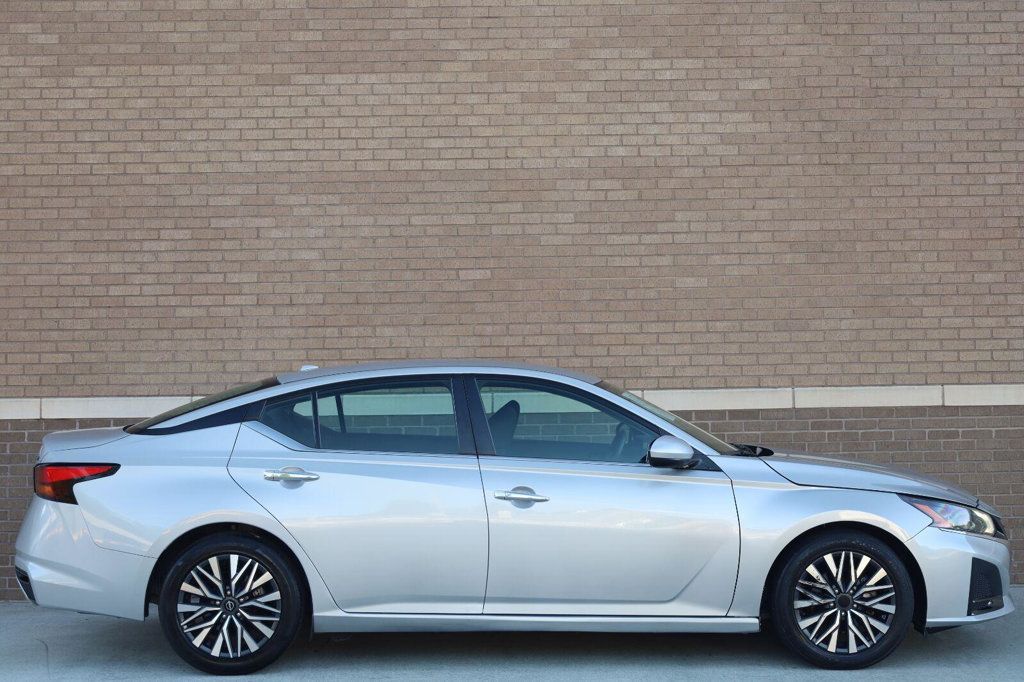 Nissan Altima photo 3