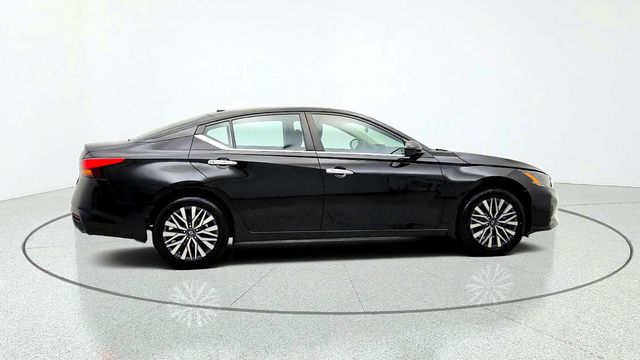 2023 Nissan Altima 2.5 SV AWD Sedan w/ Premium Pkg, Moonroof & ProPILOT Assist - 23097105 - 3