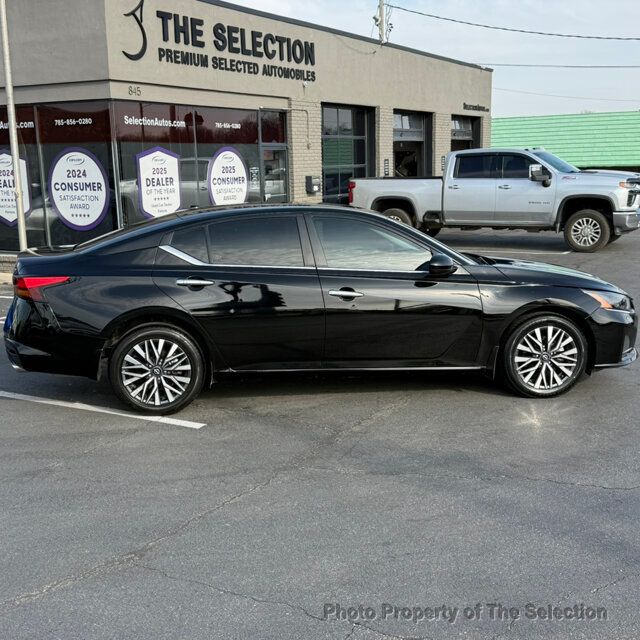 2023 Nissan Altima 2.5 SV AWD W/SV PREMIUM PACKAGE & APPLECARPLAY & MOONROOF - 22999379 - 17