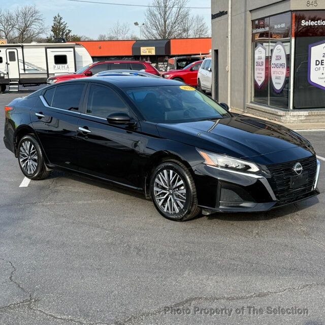 2023 Nissan Altima 2.5 SV AWD W/SV PREMIUM PACKAGE & APPLECARPLAY & MOONROOF - 22999379 - 1