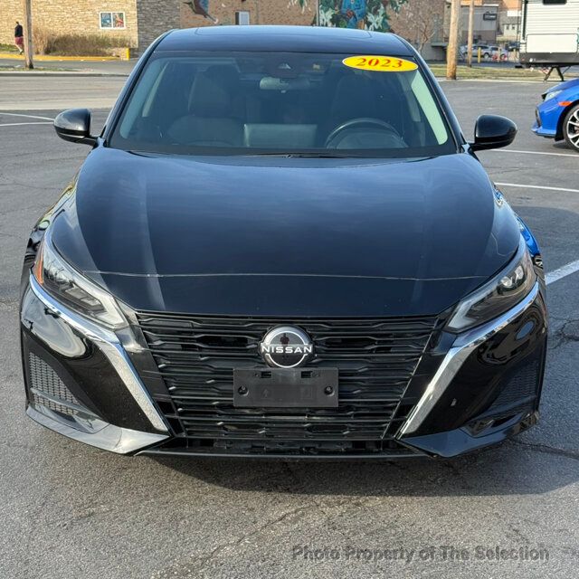 2023 Nissan Altima 2.5 SV AWD W/SV PREMIUM PACKAGE & APPLECARPLAY & MOONROOF - 22999379 - 4