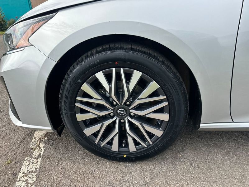 2023 Nissan Altima 2.5 SV Sedan - 22982508 - 11