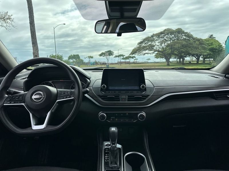 2023 Nissan Altima 2.5 SV Sedan - 22982508 - 13