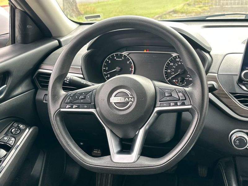 2023 Nissan Altima 2.5 SV Sedan - 22982508 - 17