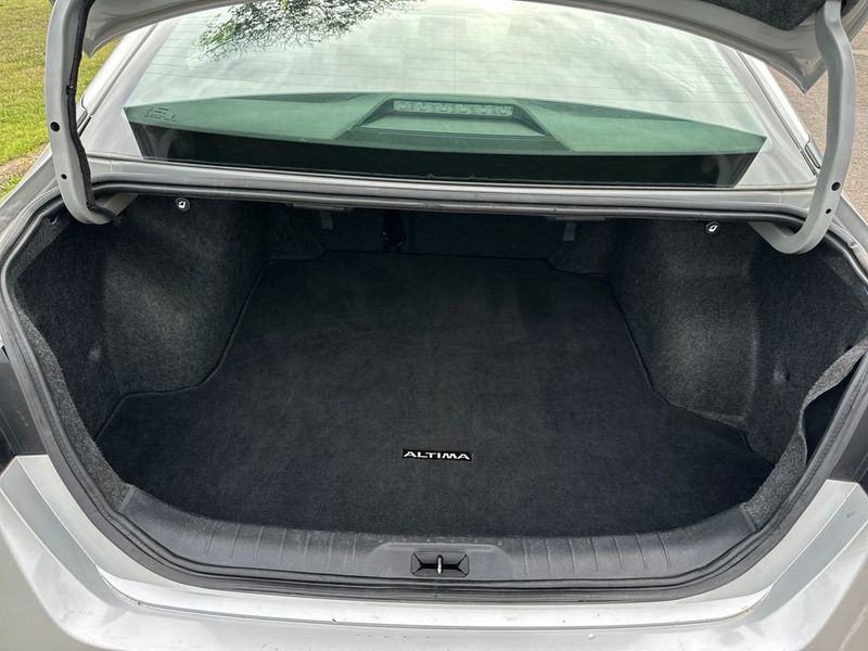 2023 Nissan Altima 2.5 SV Sedan - 22982508 - 19