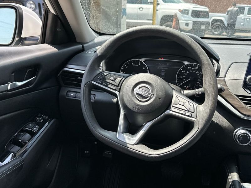2023 Nissan Altima 2.5 SV Sedan - 23042305 - 16