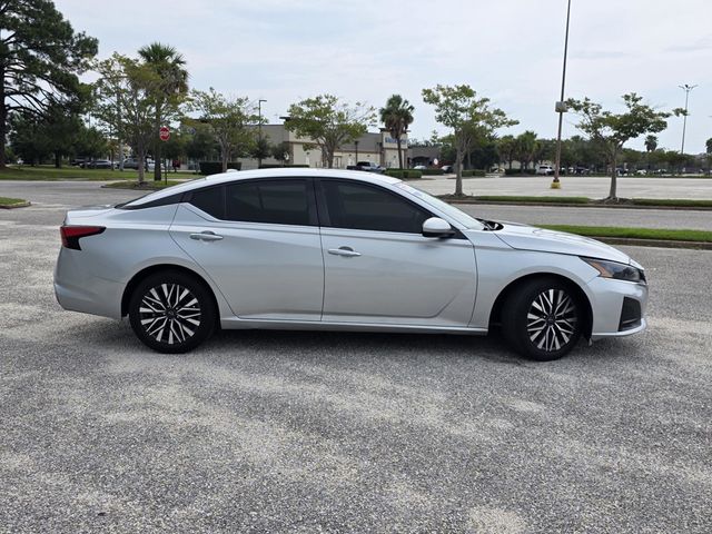 2023 Nissan Altima 2.5 SV Sedan - 23070763 - 32