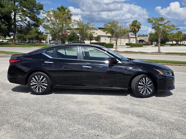 2023 Nissan Altima 2.5 SV Sedan - 23071255 - 32