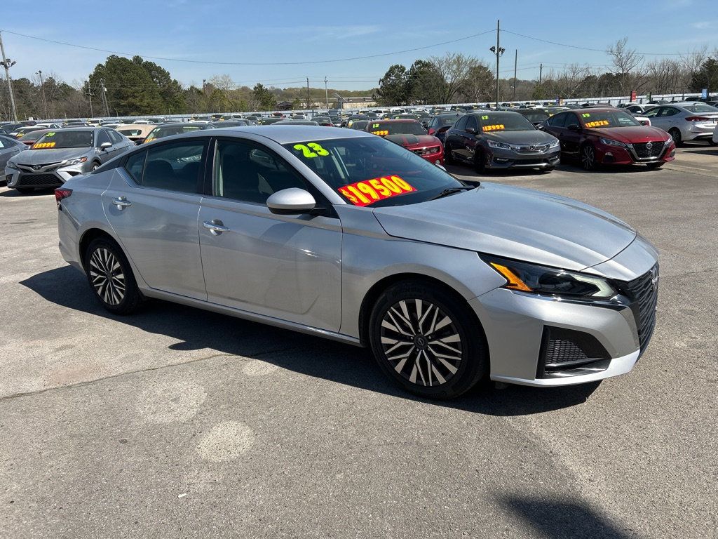 2023 Nissan Altima 2.5 SV photo 3
