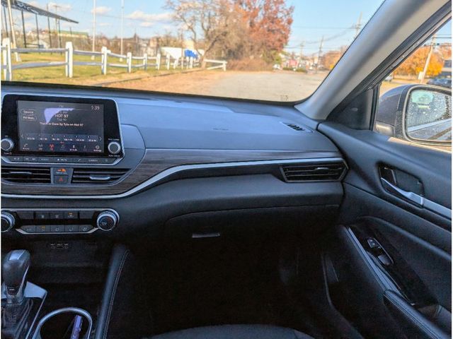 2023 Nissan Altima 2.5 SV Sedan - 22943905 - 24
