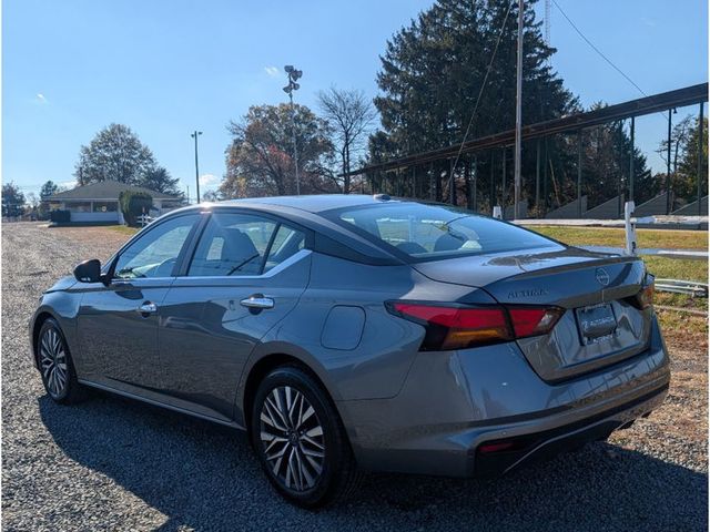 2023 Nissan Altima 2.5 SV Sedan - 22943905 - 4