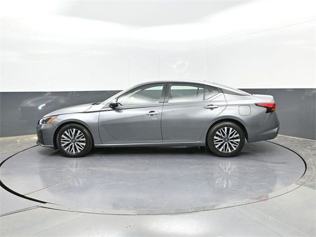 2023 Nissan Altima 2.5 SV photo 2