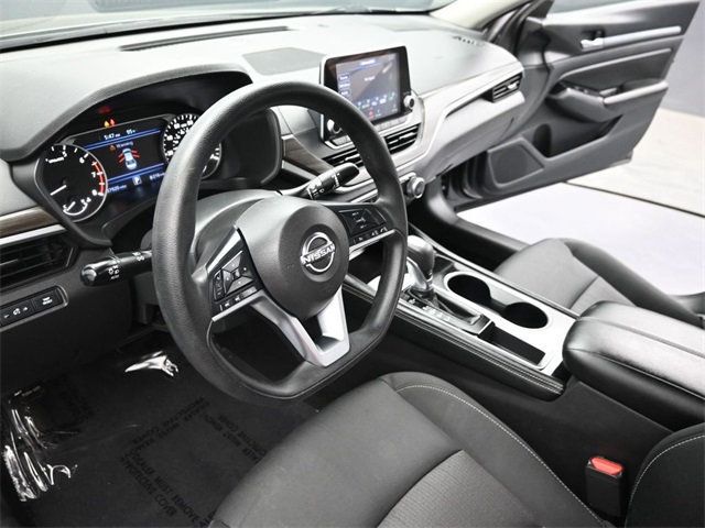 2023 Nissan Altima 2.5 SV photo 4