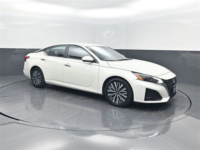2023 Nissan Altima 2.5 SV Sedan - 22954837 - 35