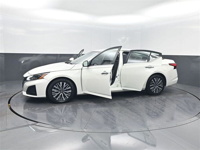 2023 Nissan Altima 2.5 SV Sedan - 22954837 - 37