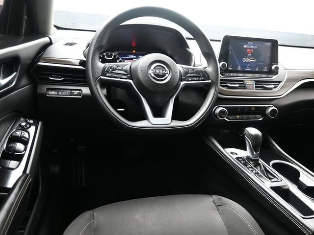 2023 Nissan Altima 2.5 SV Sedan - 22998336 - 19