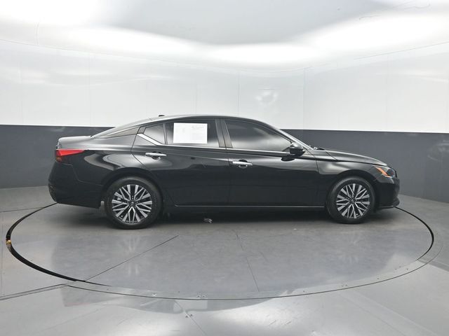 2023 Nissan Altima 2.5 SV Sedan - 22998336 - 33