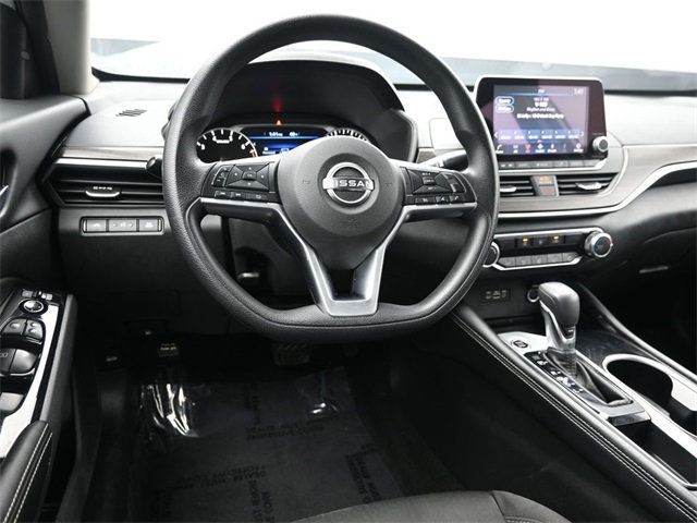 2023 Nissan Altima 2.5 SV Sedan - 22954360 - 19