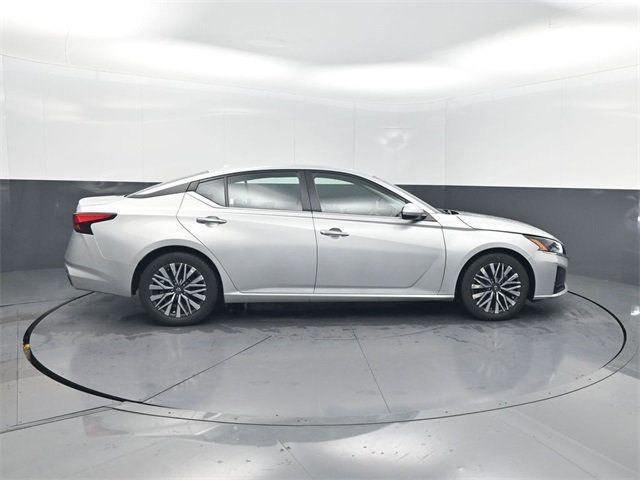 2023 Nissan Altima 2.5 SV Sedan - 22954360 - 34