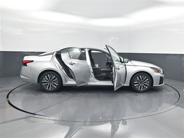 2023 Nissan Altima 2.5 SV Sedan - 22954360 - 37