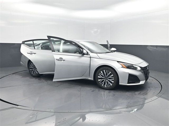 2023 Nissan Altima 2.5 SV Sedan - 22954360 - 40