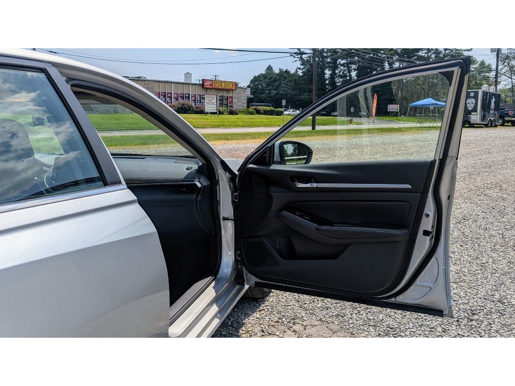 2023 Nissan Altima 2.5 SV photo 11