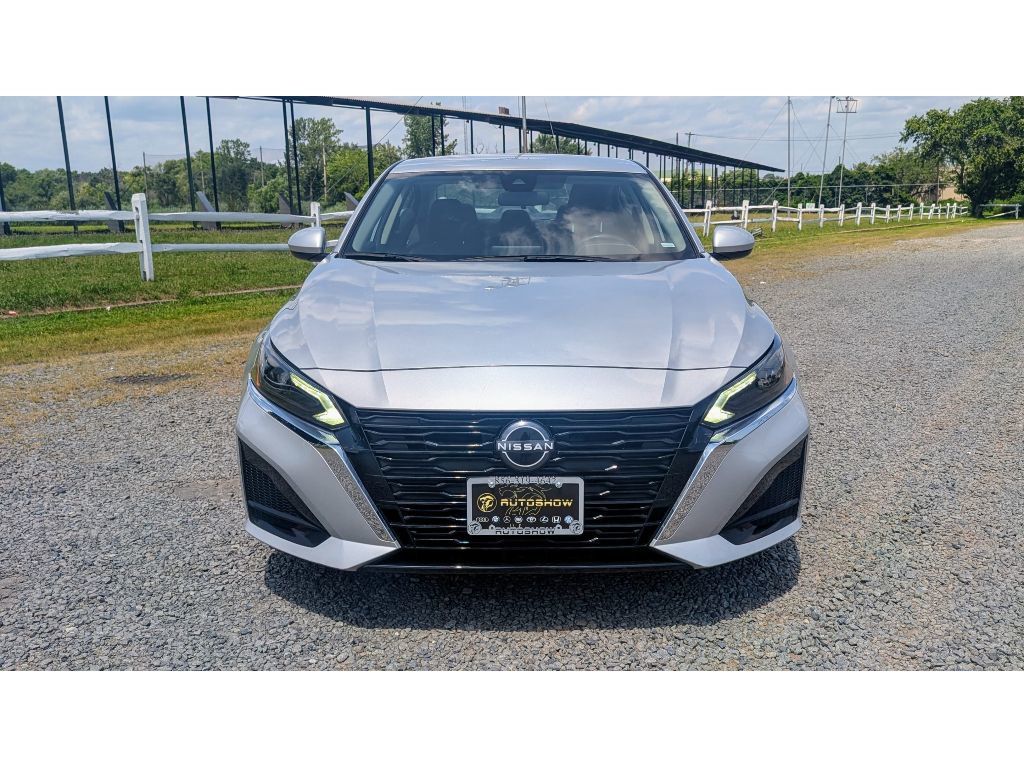 2023 Nissan Altima 2.5 SV photo 2