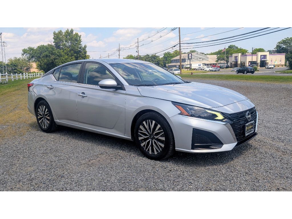 2023 Nissan Altima 2.5 SV photo 3