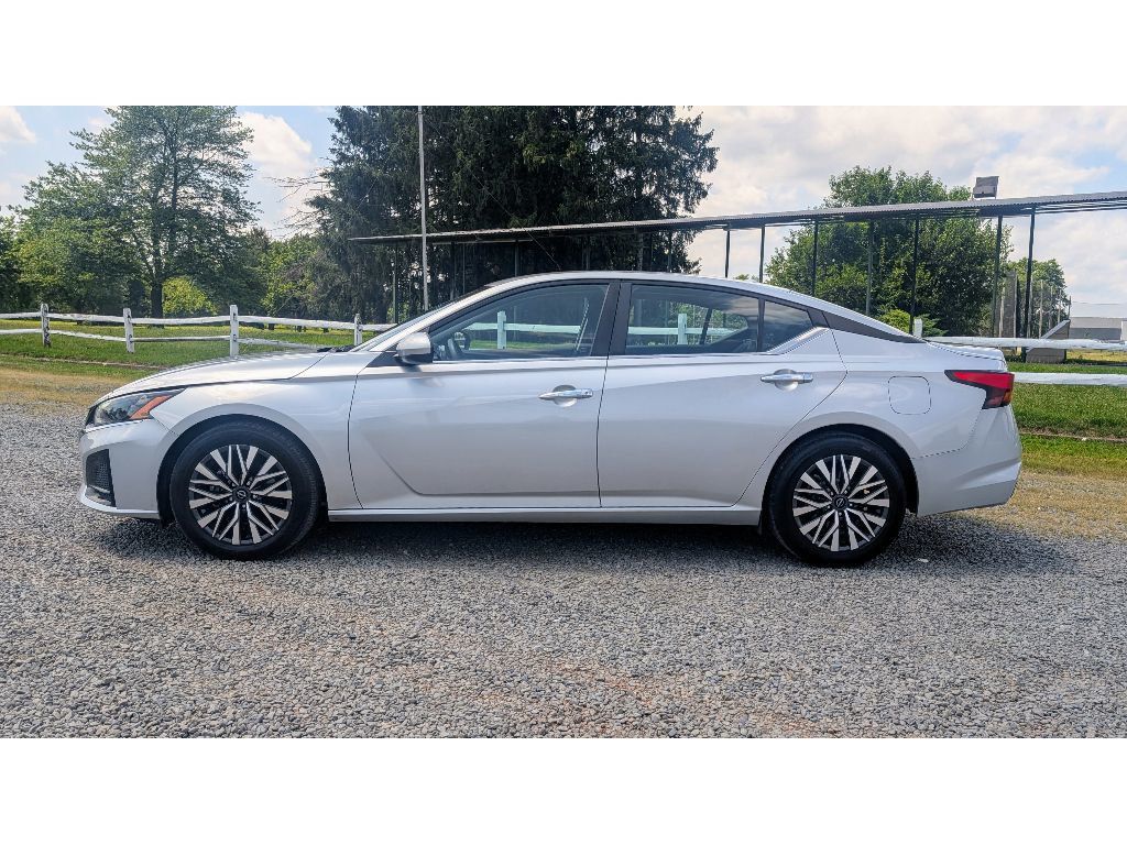 2023 Nissan Altima 2.5 SV photo 4