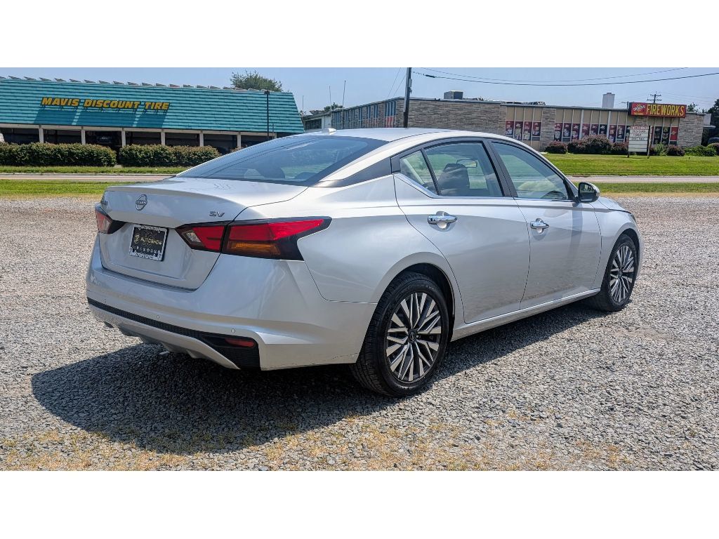 2023 Nissan Altima 2.5 SV photo 7