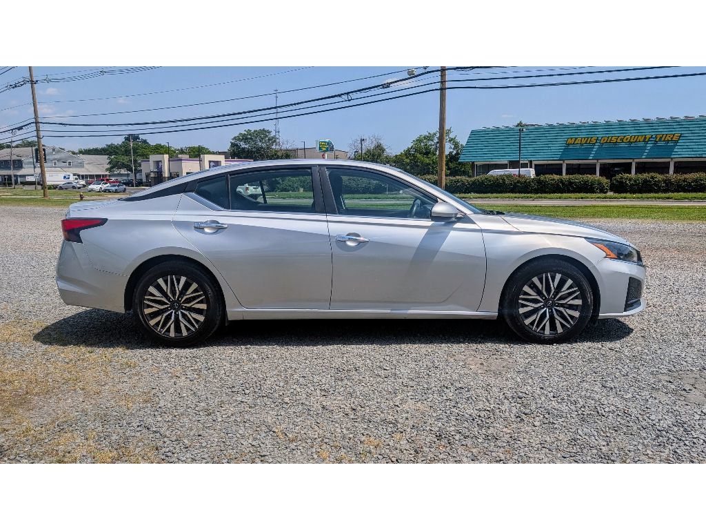 2023 Nissan Altima 2.5 SV photo 8