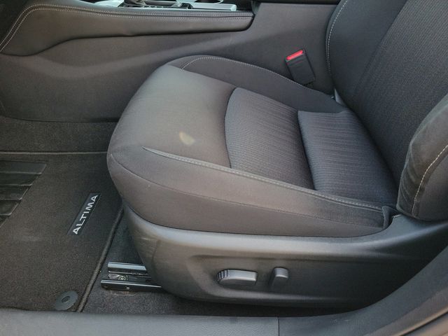 2023 Nissan Altima 2.5 SV Sedan - 22908772 - 4