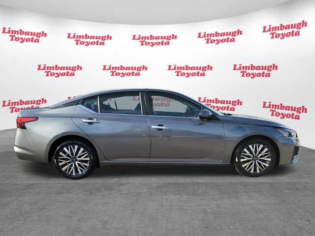 2023 Nissan Altima 2.5 SV Sedan - 22949995 - 1