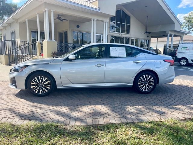 2023 Nissan Altima 2.5 SV Sedan - 22903612 - 1