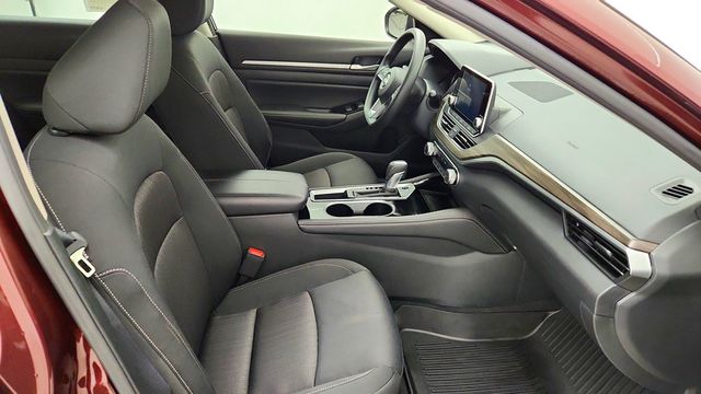 2023 Nissan Altima 2.5 SV Sedan - 23102101 - 22
