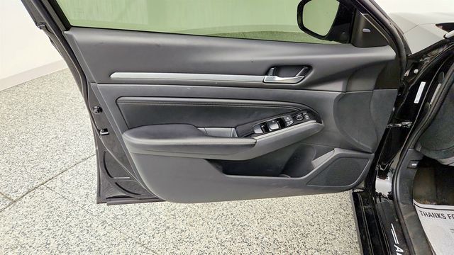 2023 Nissan Altima 2.5 SV Sedan w/ Moonroof, ProPILOT Assist & 12.3-Inch Touchscree - 23035145 - 10