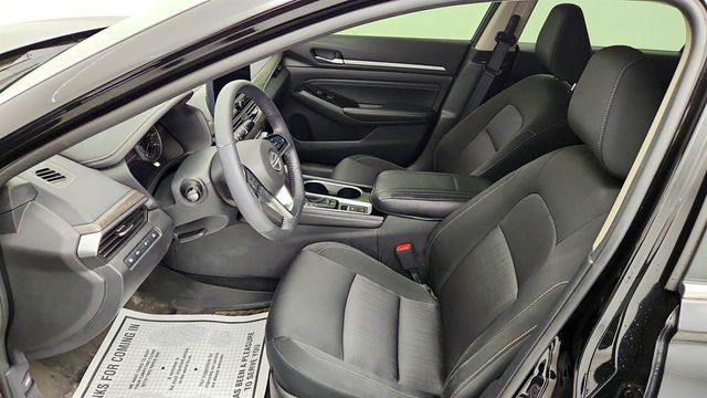 2023 Nissan Altima 2.5 SV Sedan w/ Moonroof, ProPILOT Assist & 12.3-Inch Touchscree - 23035145 - 18