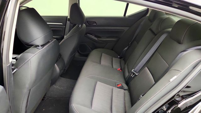 2023 Nissan Altima 2.5 SV Sedan w/ Moonroof, ProPILOT Assist & 12.3-Inch Touchscree - 23035145 - 19
