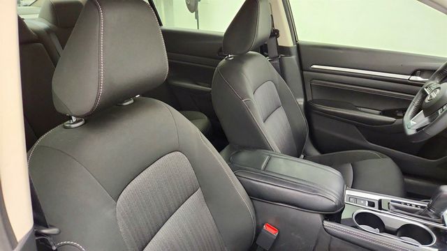 2023 Nissan Altima 2.5 SV Sedan w/ Moonroof, ProPILOT Assist & 12.3-Inch Touchscree - 23035145 - 22