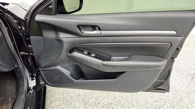2023 Nissan Altima 2.5 SV Sedan w/ Moonroof, ProPILOT Assist & 12.3-Inch Touchscree - 23035145 - 24